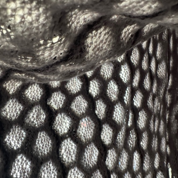 Knit lightweight shawl - Picture 4 of 6